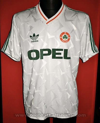 Republic of Ireland Away football shirt 1990 - 1992