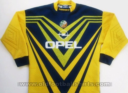 Republic of Ireland Goalkeeper football shirt 1996 - 1997