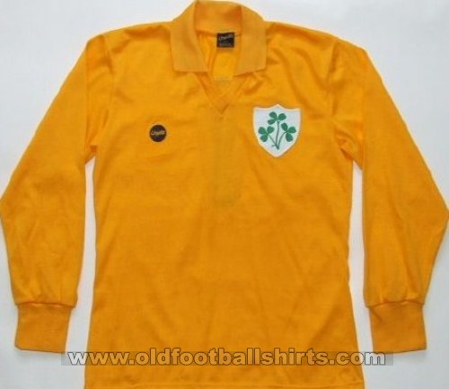 Republic of Ireland Goalkeeper football shirt 1979 - ?