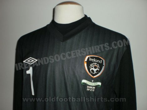 Republic of Ireland Goalkeeper football shirt 2011 - 2012