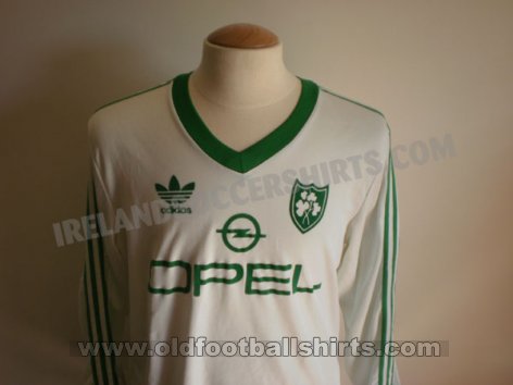 Republic of Ireland Third football shirt 1985 - 1986