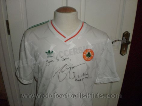 Republic of Ireland Away football shirt 1990 - 1992
