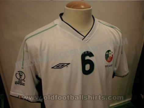 Republic of Ireland Away football shirt 2001 - 2002