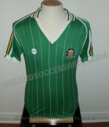 Republic of Ireland Home football shirt 1983 - 1984