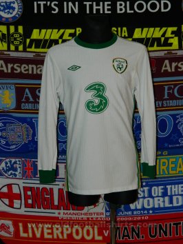 Republic of Ireland Third football shirt 2013 - 2014