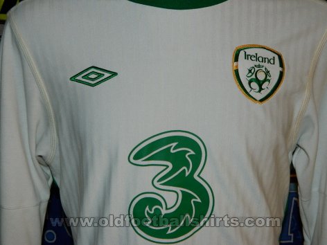 Republic of Ireland Third football shirt 2013 - 2014