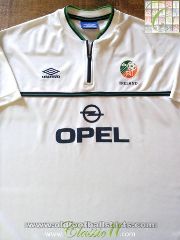 Republic of Ireland Away football shirt 1999 - 2000