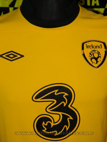 Republic of Ireland Goalkeeper football shirt 2012 - 2014