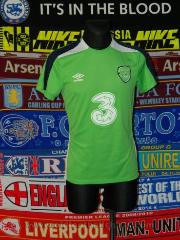 Republic of Ireland Training/Leisure football shirt 2016 - 2017