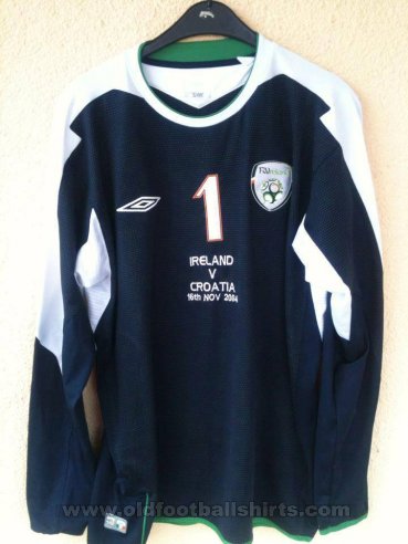Republic of Ireland Goalkeeper football shirt 2004 - 2006