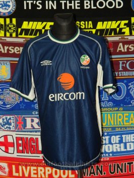 Republic of Ireland Third football shirt 2001 - 2002