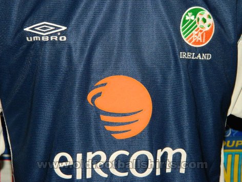 Republic of Ireland Third football shirt 2001 - 2002
