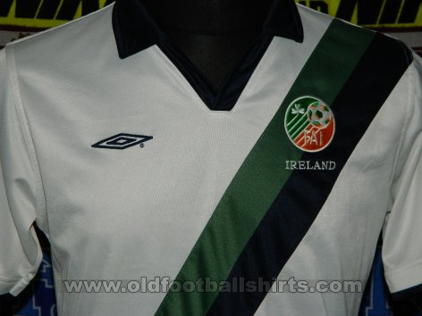 Republic of Ireland Away football shirt (unknown year)