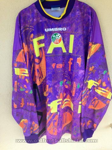Republic of Ireland Goalkeeper football shirt 1995 - 1996