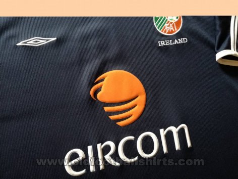 Republic of Ireland Training/Leisure football shirt 2001 - 2002