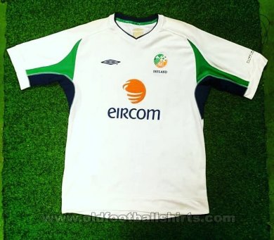 Republic of Ireland Training/Leisure football shirt 2001 - 2002