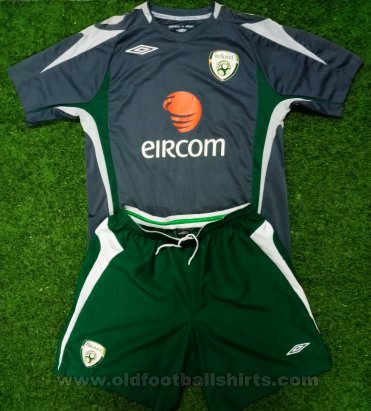 Republic of Ireland Training/Leisure football shirt 2010
