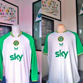 Republic of Ireland Home football shirt 2024 sponsored by Sky