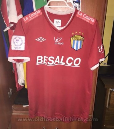 CD Magallanes Away football shirt 2011