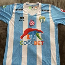 CD Magallanes Home football shirt 2022 sponsored by Coolbet