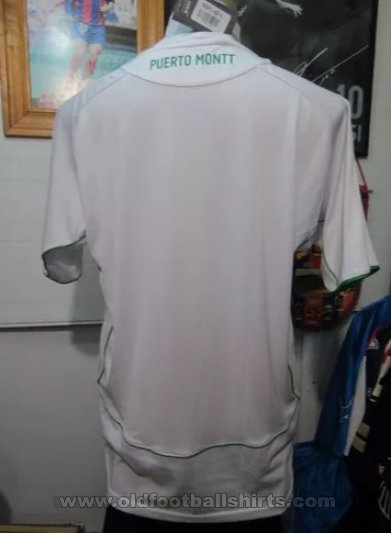 Deportes Puerto Montt Home football shirt 2009