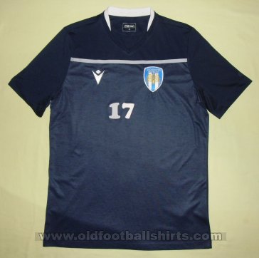 Colchester United Training/Leisure football shirt 2020 - 2021