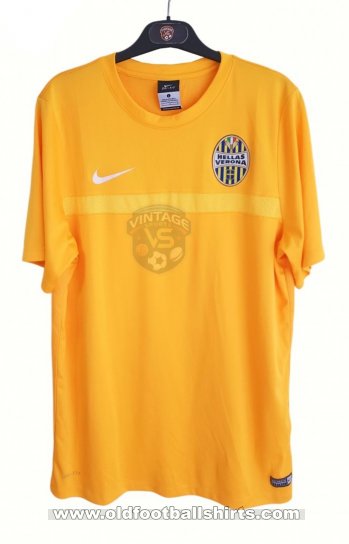Hellas Verona F.C. Training/Leisure football shirt 2016 - 2017