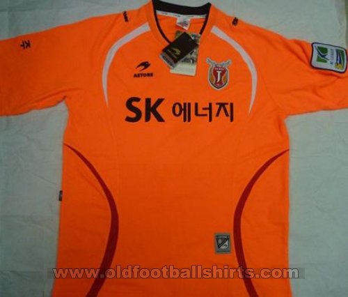 Jeju United FC Home football shirt 2011