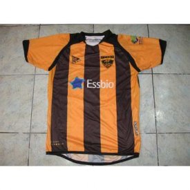 Arturo Fernandez Vial Home football shirt 2010 sponsored by Essbio