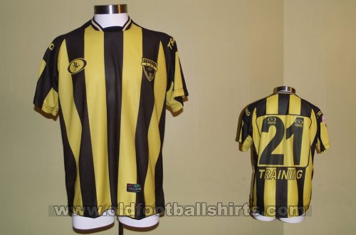 Arturo Fernandez Vial Home football shirt 2005