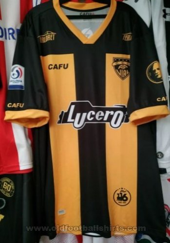 Arturo Fernandez Vial Home football shirt 2019