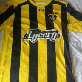 Arturo Fernandez Vial Home football shirt 2016 sponsored by Lucero