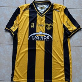Arturo Fernandez Vial Home football shirt 2021 sponsored by Casinos Integrados