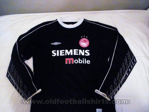 Olympiacos Goalkeeper football shirt 2004 - 2005