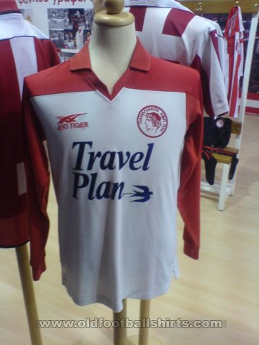 Olympiacos Away football shirt 1983 - 1984