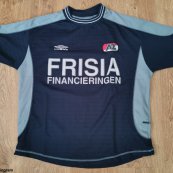 Training/Leisure football shirt 2001 - 2002