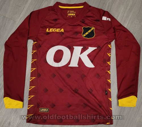 NAC Breda Goalkeeper football shirt 2019 - 2020