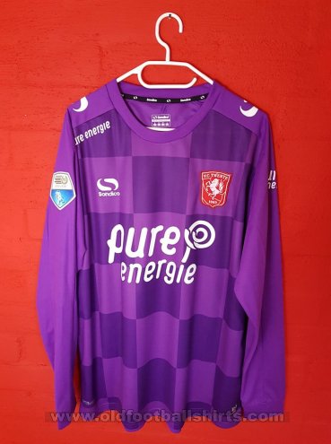 FC Twente Goalkeeper football shirt 2016 - 2017