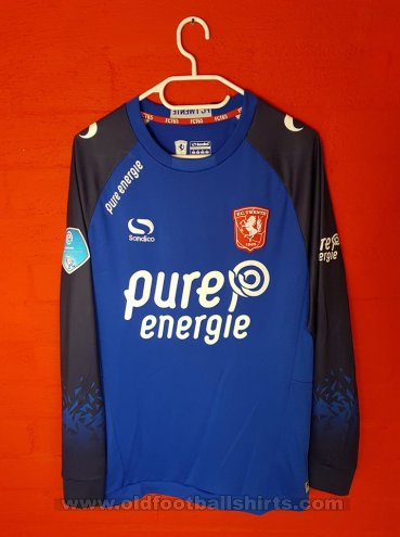FC Twente Goalkeeper football shirt 2017 - 2018