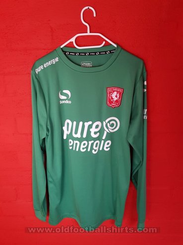 FC Twente Goalkeeper football shirt 2016 - 2017