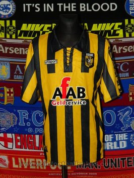 Vitesse Arnhem Home baju bolasepak (unknown year)