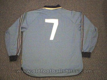 Real Madrid מיוחד חולצת כדורגל 1999 - 2001