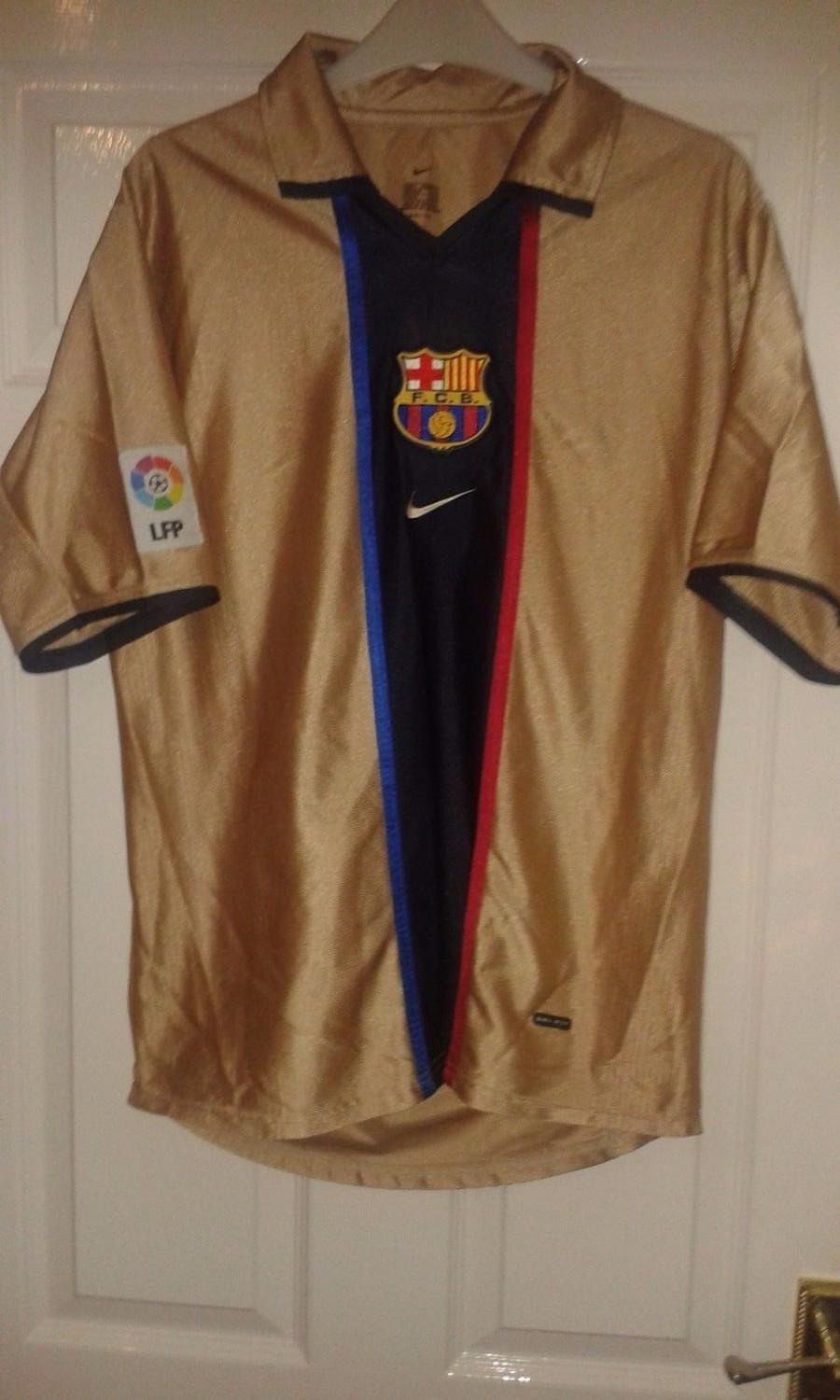 Barcelona Away baju bolasepak 2001 - 2003.