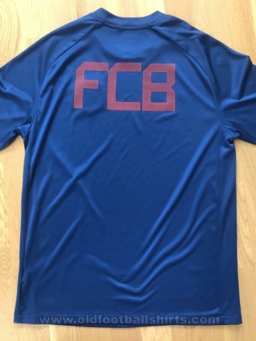 Barcelona Training/Leisure football shirt (unknown year)
