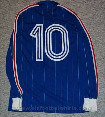 Lot De 8 Fanions De Foot Rétro Années 80 - Clubs France Et Monde - Collection Vintage