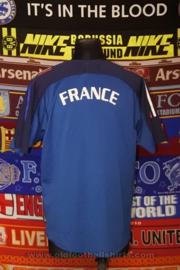 France Training/Leisure football shirt 2002 - 2004