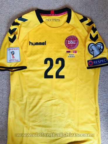 Denmark Goalkeeper football shirt 2016 - 2017