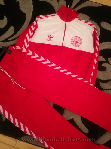 Denmark Training/Leisure football shirt 1982 - 1983