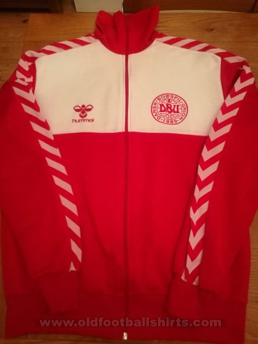 Denmark Training/Leisure football shirt 1982 - 1983