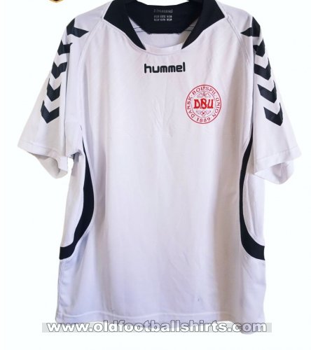 Denmark Training/Leisure football shirt (unknown year)